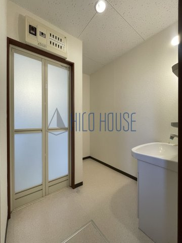 霞ヶ関サイコロの洗面所