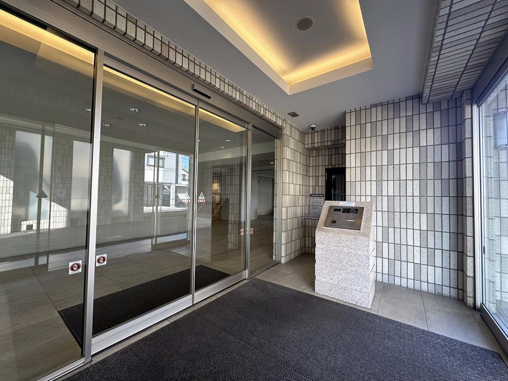 エスコート・ランズ門真元町のエントランス|■物件内覧・資金計画相談・住宅ローン相談、リフォーム相談、お問合せ受付中■
※当日・翌日のご内覧、ご相談はお電話でのお問合せがスムーズです！