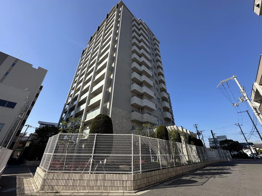 エスコート・ランズ門真元町の外観|新しい生活にいかがでしょうか？外観はお住まいの顔になります。こだわりたいポイントですね。水回りリフォームやリノベーションも承ってます。
■現地見学・資金計画相談・住宅ローン相談もお問合せ受付中■