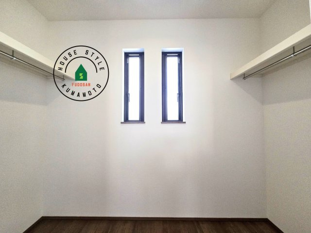 熊本県菊池郡大津町岩坂第1₋2棟(A号棟)の収納|洋服や大きな荷物が多い方や人数の多いご家族などは、一般的なクローゼットよりもウォークインクローゼットのほうが使い勝手が良いです。