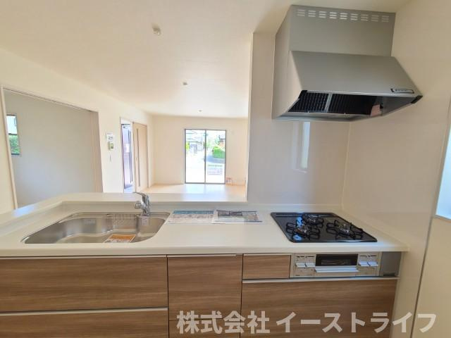 【新築戸建】　双葉郡広野町1期　全2棟　【長期優良住宅】のキッチン|同社施工写真　対面キッチンを選ぶ方の多くが、家族とのコミュニケーションを重視して選ばれます。特に小さなお子さんを持つご家庭では、調理中もお子さんの様子をみられるということは大きな安心に繋がります！