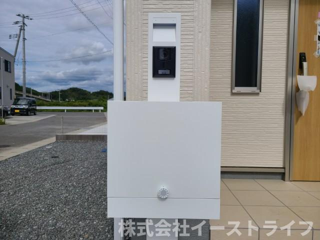 【新築戸建】　双葉郡広野町1期　全2棟　【長期優良住宅】のセキュリティ|同社施工写真　郵便受けにはＴＶモニター付きインターホンを完備9