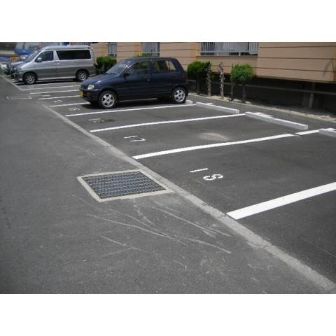 マンション古川の駐車場