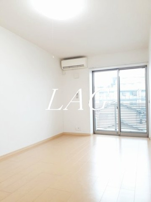 【居間・リビング】 | ソレイユ | 洋室のお部屋です。