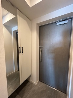 スプランディッド江坂DUEの玄関|明るい玄関です