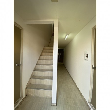 熊本市東区新生１丁目のアパートのロビー