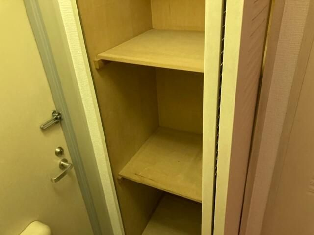 ジョイフル六義園の玄関