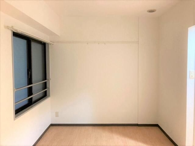 ジョイフル六義園の居間・リビング