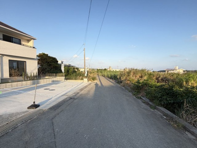 【前面道路含む現地写真】 | 八重瀬町安里（全3棟）C号棟 | ※南西側公道4.5m♪