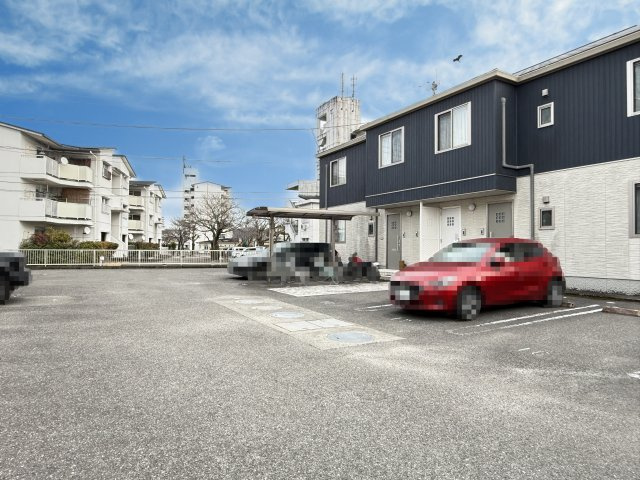 シャーメゾン・ル・プレ A棟の駐車場