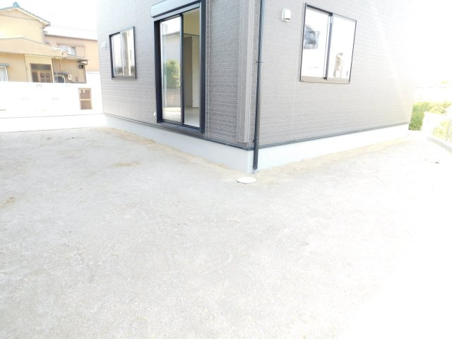 北名古屋市六ツ師山の神の新築一戸建の庭|◇庭◇　　家族で楽しめる広い庭付き♪　陽当たり良好！