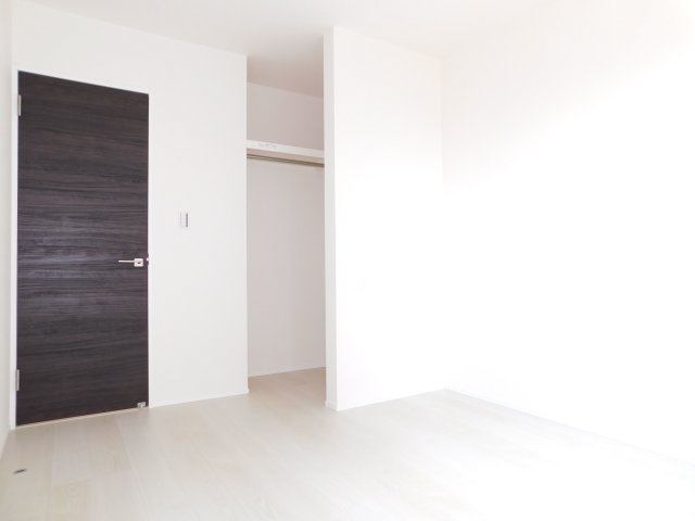 北名古屋市六ツ師山の神の新築一戸建の洋室|◇２階洋室◇　　南面で明るい洋室５．４４帖　ウォークインクローゼット完備♪