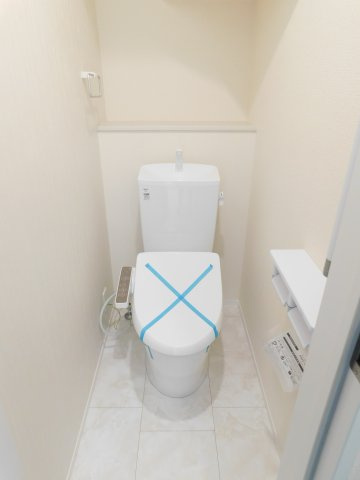 北名古屋市六ツ師山の神の新築一戸建のトイレ|◇トイレ◇　　１・２階　シャワートイレ　節水タイプ