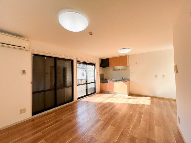 ファミール・ビレジ A棟の居間・リビング