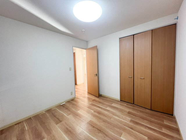 ファミール・ビレジ A棟の洋室