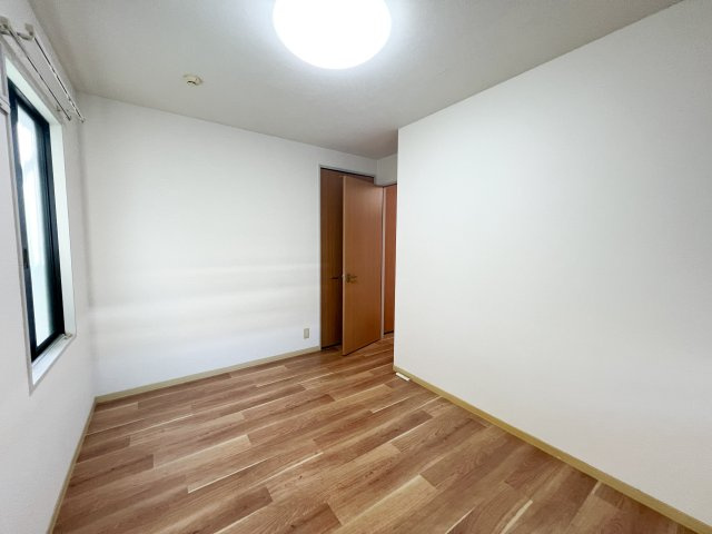 ファミール・ビレジ A棟の洋室