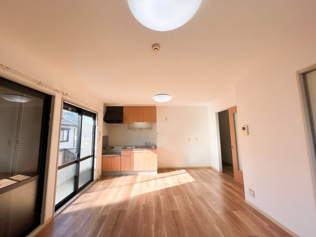 ファミール・ビレジ A棟の居間・リビング