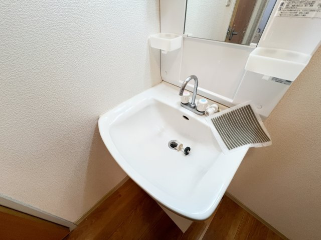 ファミール・ビレジ A棟の独立洗面台