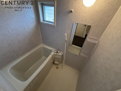 広々と使用できる浴室です。