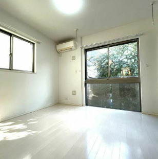 【居間・リビング】 | エヴァーライフ | 明るい洋室！