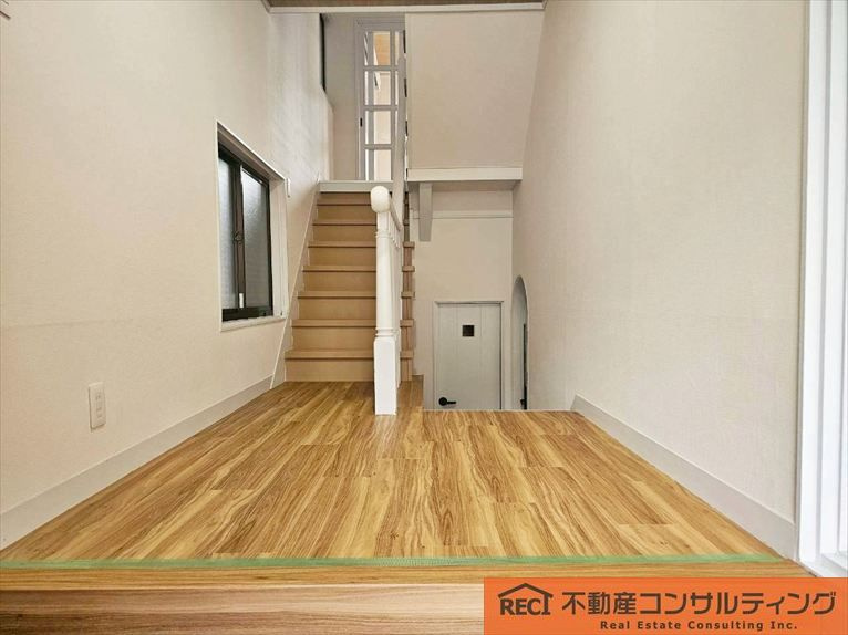 神戸市東灘区森北町4丁目　中古戸建の玄関