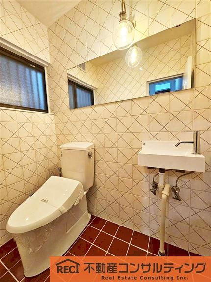 神戸市東灘区森北町4丁目　中古戸建のトイレ