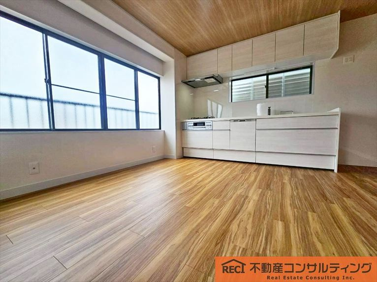 神戸市東灘区森北町4丁目　中古戸建の居間・リビング