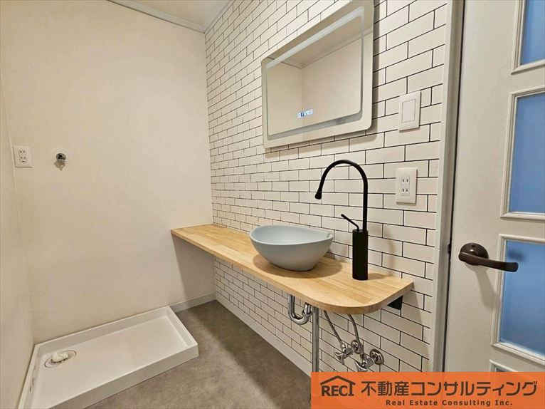 神戸市東灘区森北町4丁目　中古戸建の独立洗面台