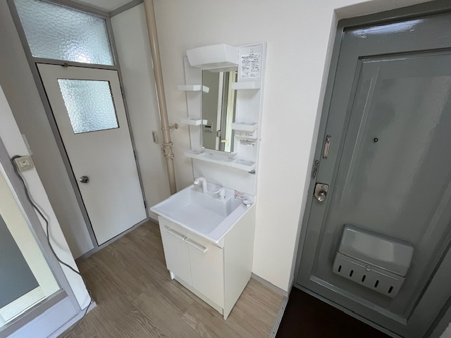 泉北槇塚台住宅10号棟の独立洗面台