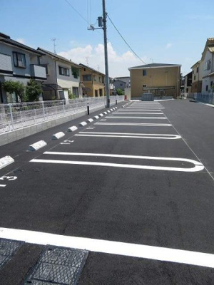 【駐車場】 | サンシャルムつばき | 駐車場に車を止められます