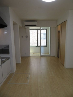 【居間・リビング】 | サンシャルムつばき | ゆったりとした居間です