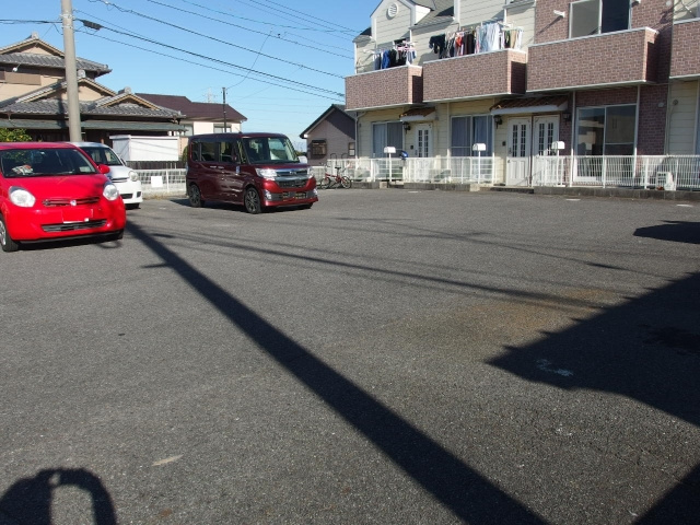 サニーヒル竜美の駐車場
