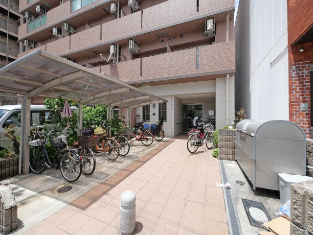 マンスフィールド桃谷のエントランス