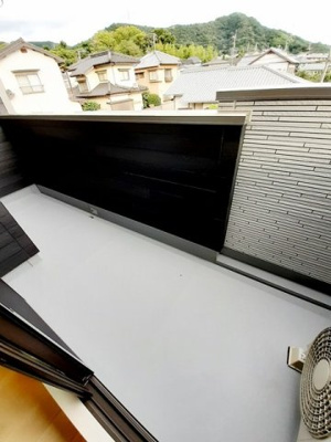 【バルコニー】 | ココ・クレール | バルコニーからの眺めを楽しみながら食事をしませんか