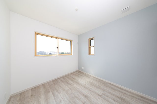 【洋室】 | ライフフィールド土師町2丁Ⅲ | 洋室4.6帖はアクセントクロスで過ごしやすい空間に仕上がりました。