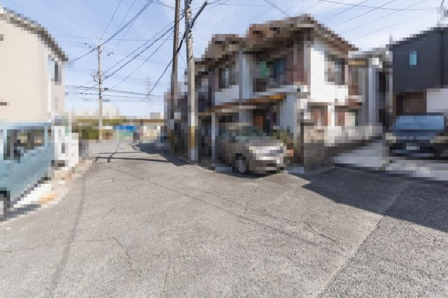 【前面道路含む現地写真】 | ライフフィールド土師町2丁Ⅲ | 徒歩15分圏内にスーパーやコンビニなどの生活利便施設が揃っています！教育施設や緑豊かな公園も近く、子育てファミリーにも嬉しいエリアです。