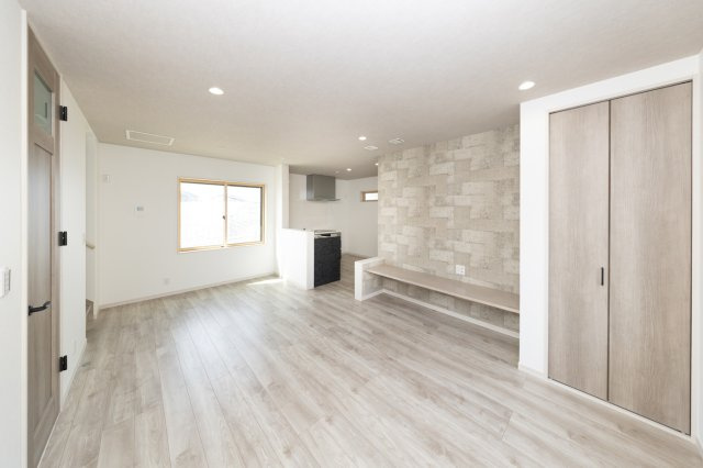 【居間・リビング】 | ライフフィールド土師町2丁Ⅲ | 住宅性能評価付！省令準耐火構造！耐震等級3＆制震ダンパー搭載の地震にも備えた安心仕様です。