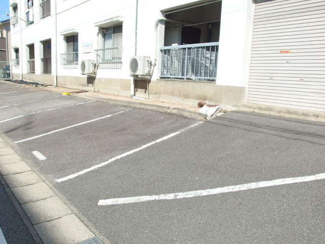 コーポ阿原の駐車場