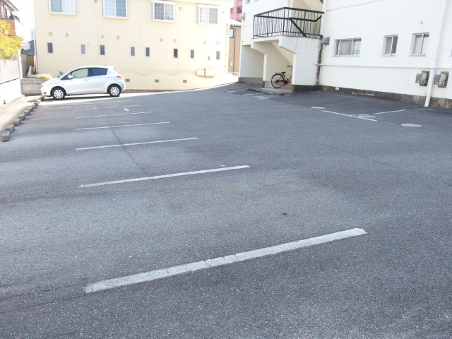 コーポ阿原の駐車場