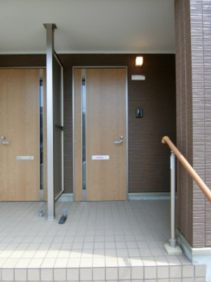 【玄関】 | エヴァーグリーン西福原 | イメージ105号室の写真（反転あり）