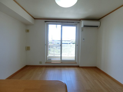 【居間・リビング】 | デフィ・チョーＡ | イメージ202号室の写真（反転あり）