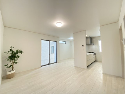 【居間・リビング】 | 八重瀬町安里（全3棟）B号棟 | ※同仕様写真です