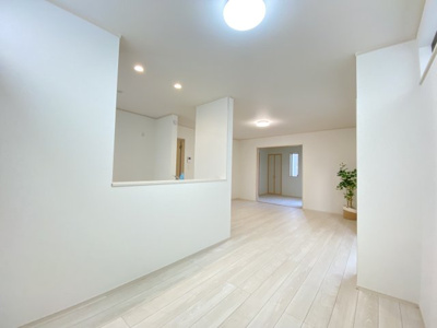 【居間・リビング】 | 八重瀬町安里（全3棟）B号棟 | ※同仕様写真です