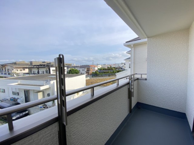 【バルコニー】 | 八重瀬町安里（全3棟）B号棟 | ※同仕様写真です