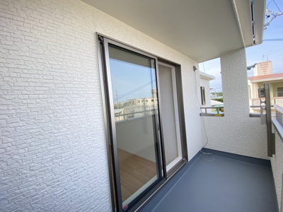 【バルコニー】 | 八重瀬町安里（全3棟）B号棟 | ※同仕様写真です