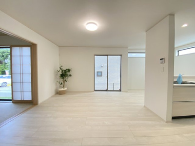 【居間・リビング】 | 八重瀬町安里（全3棟）B号棟 | ※同仕様写真です