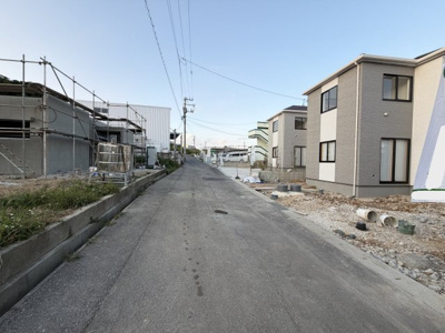 【前面道路含む現地写真】 | 八重瀬町安里（全3棟）B号棟 | ※南西側公道4.5m♪