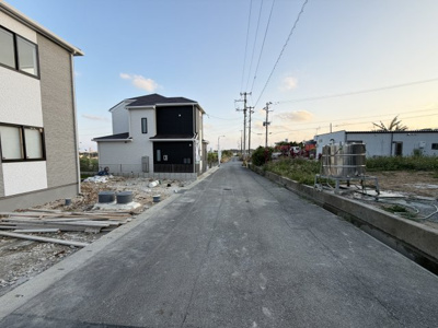 【前面道路含む現地写真】 | 八重瀬町安里（全3棟）B号棟 | ※南西側公道4.5m♪