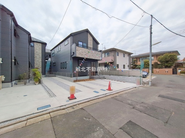 練馬区富士見台3丁目 全3棟 1号棟の前面道路含む現地写真
