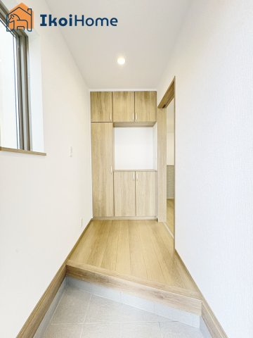 明石市二見町東二見全5棟B号棟　新築戸建の玄関|【ホームページに現地動画掲載中】●年中無休：当日予約可●玄関には定番のコの字型シューズボックス完備！